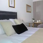 Hermoso Estudio en Mejor Ubicación Frente al Mall Servicio HOM