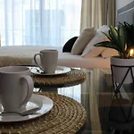 Hermoso Estudio en Mejor Ubicación Frente al Mall Servicio HOM